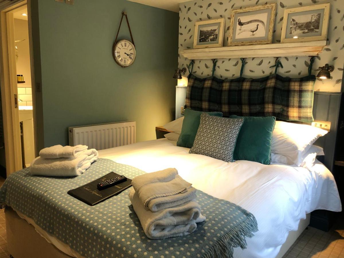 The Golden Pheasant Hotel 버포드 외부 사진