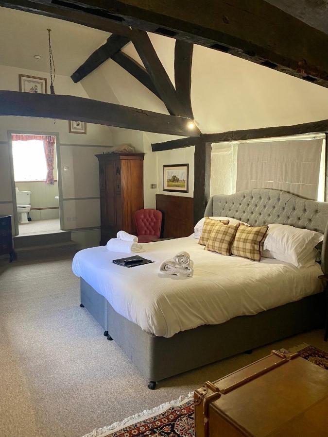 The Golden Pheasant Hotel 버포드 외부 사진