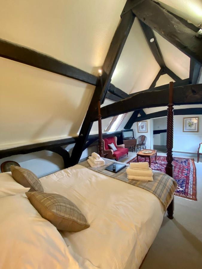 The Golden Pheasant Hotel 버포드 외부 사진
