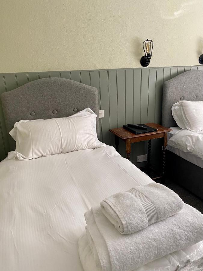 The Golden Pheasant Hotel 버포드 외부 사진
