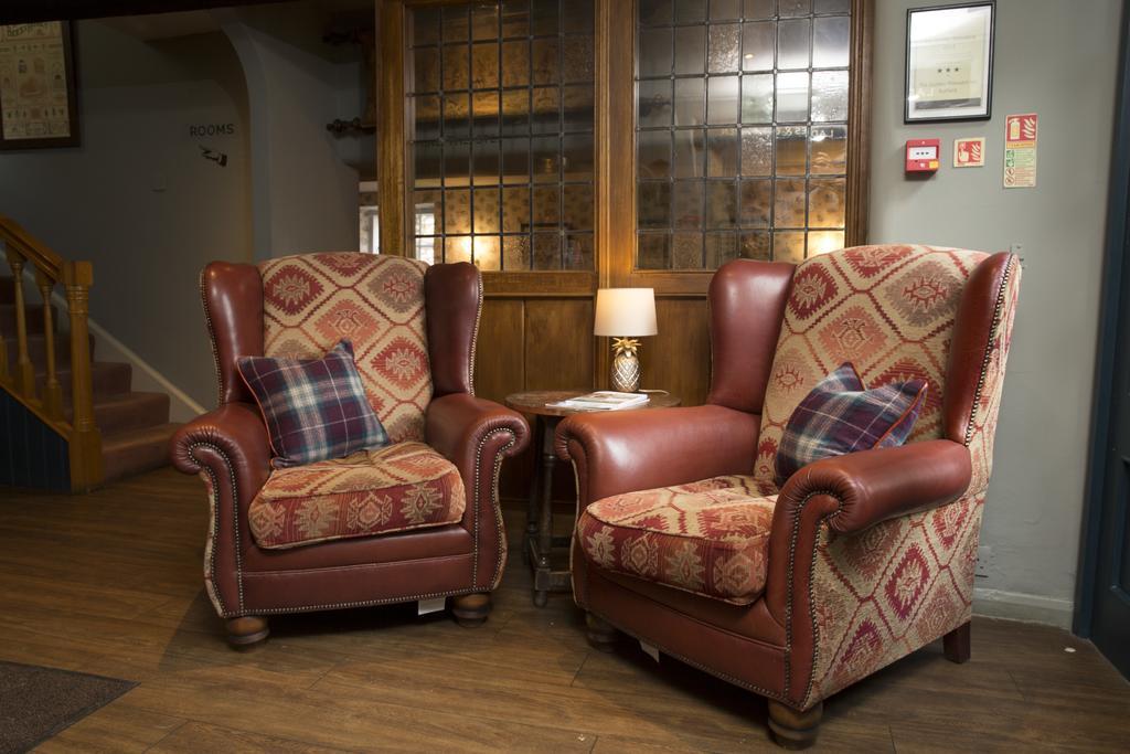 The Golden Pheasant Hotel 버포드 외부 사진