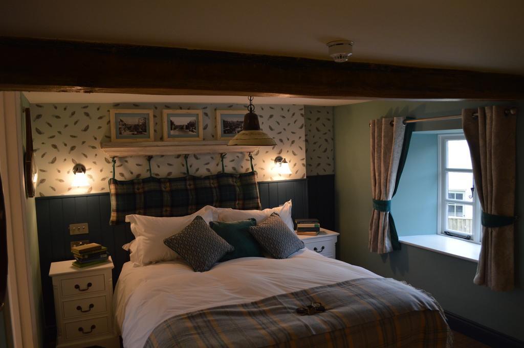 The Golden Pheasant Hotel 버포드 외부 사진