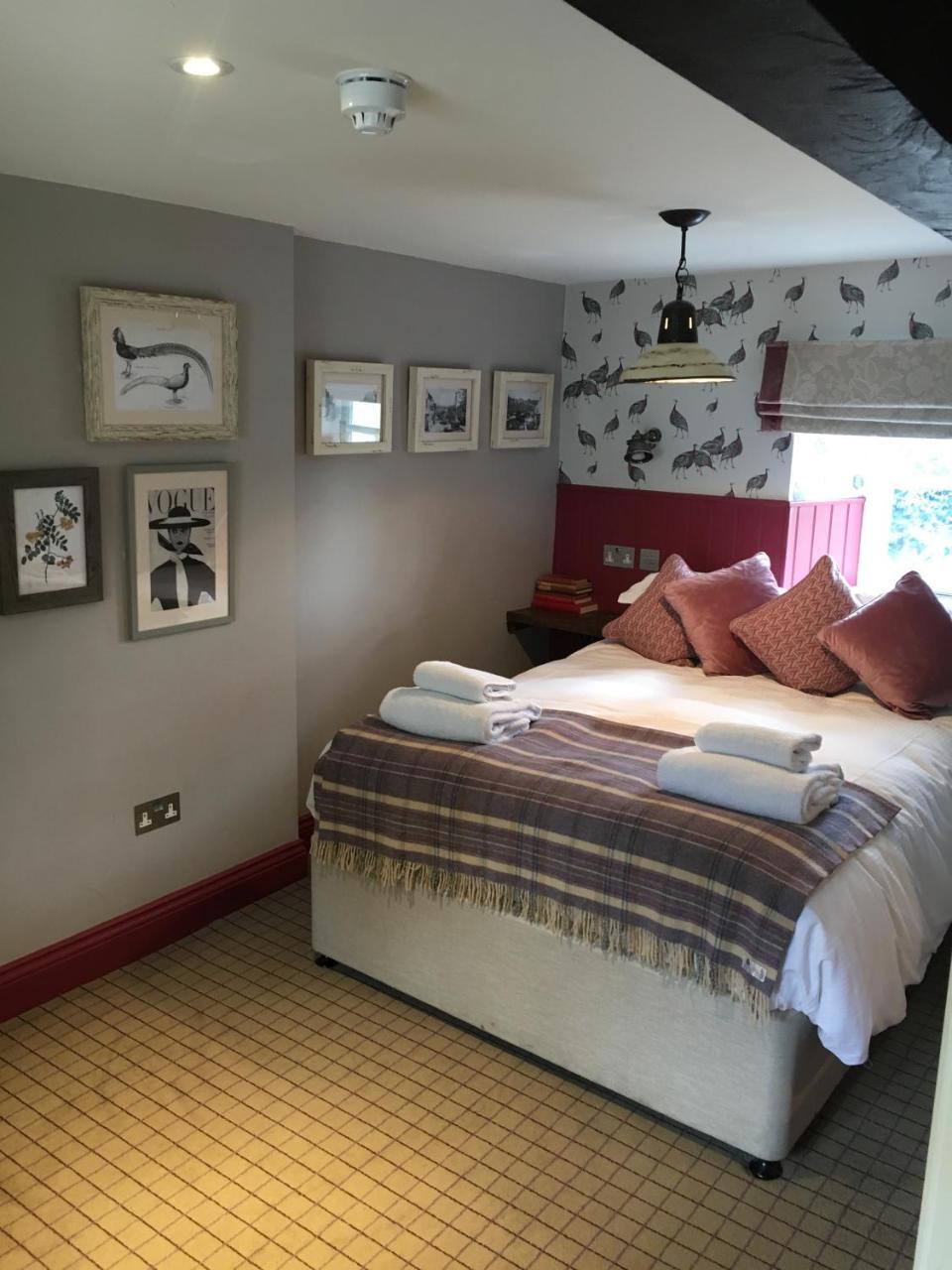 The Golden Pheasant Hotel 버포드 외부 사진