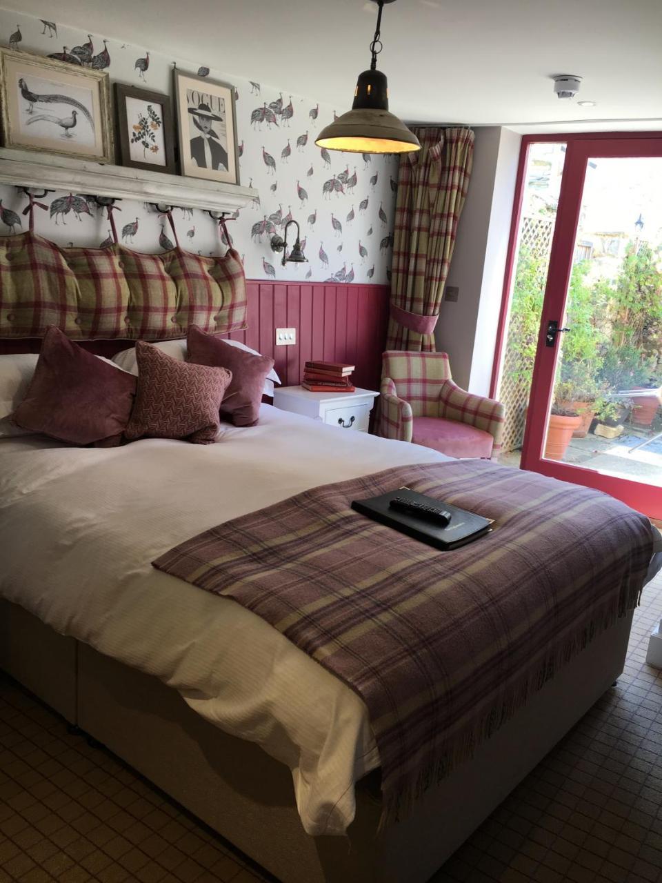 The Golden Pheasant Hotel 버포드 외부 사진