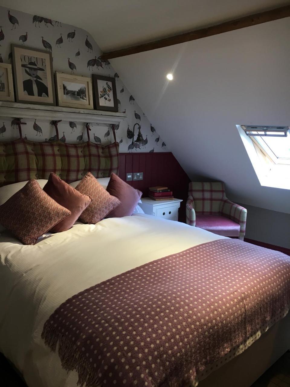 The Golden Pheasant Hotel 버포드 외부 사진